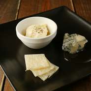 Assorted cheese platter