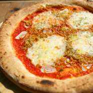 Lサイズ　1480円
White-bait and organic garlic pizza