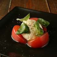 Caprese with organic tomatoes and home-made cream cheese
