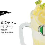 有機レモンを丸ごと一個使ったイタリアン食堂オリジナルサワー
中身のお代わり280円