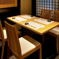 上質な時が流れる大人の隠れ家で、四季折々の寿司を堪能