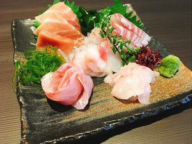 新鮮で美味しい海の幸は、小田原から直送！　イキイキした鮮魚が彩る逸品『お刺身5点　盛り合わせ』