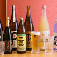ジョッキサイズで提供されるサワーやソフトドリンクも嬉しいサービス。3名以上のグループならば、飲み放題のオーダーも可能です。2時間たっぷりと飲みながら、馬肉を心行くまで堪能。