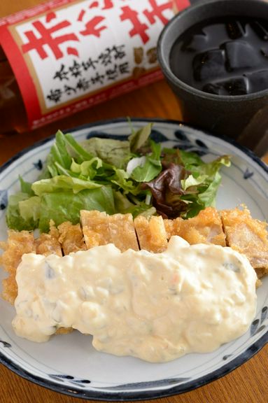 カリッと揚げたチキンをタルタルソースで! 『チキン南蛮』