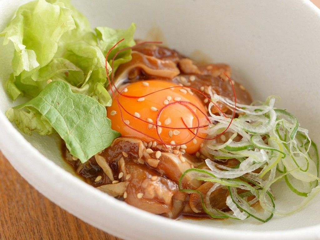 鮮度が決め手。オリジナルタレで濃厚な旨味に仕上げたユッケ