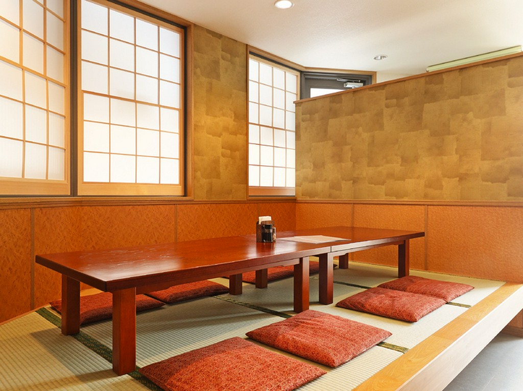 小上がりにある落ち着いた座敷でくつろいで！