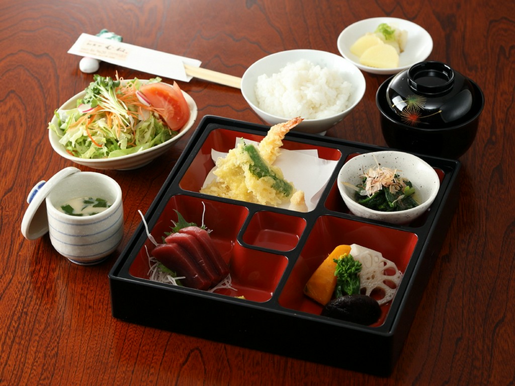 ランチ限定！少しずついろいろな料理が楽しめる『松花堂』