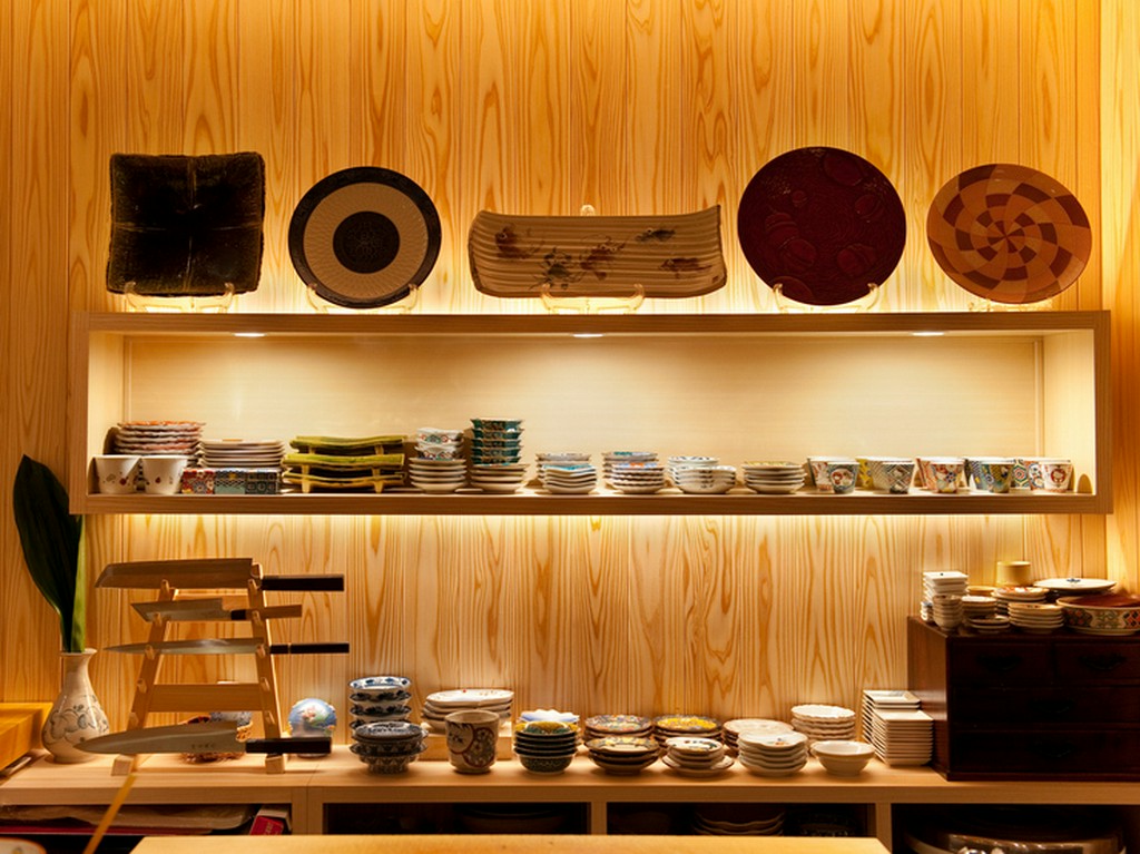 料理の美しさをより一層際立たせる、こだわりの器