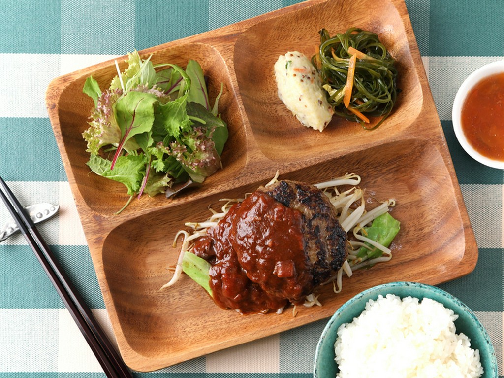 定番人気のランチメニュー『ハンバーグセット』