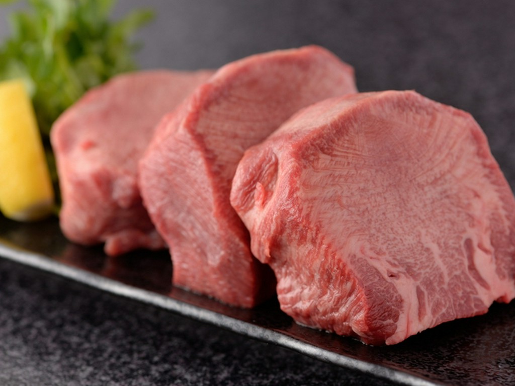 希少部位のタン元のみを使用。ジューシーで柔らかい食感が味わえる『タン』