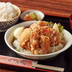 ボリュームありの定食メニューに、昼飲み・昼宴会での利用もOK