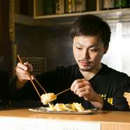 天ぷらと焼き物の仕上がりを見に来てください