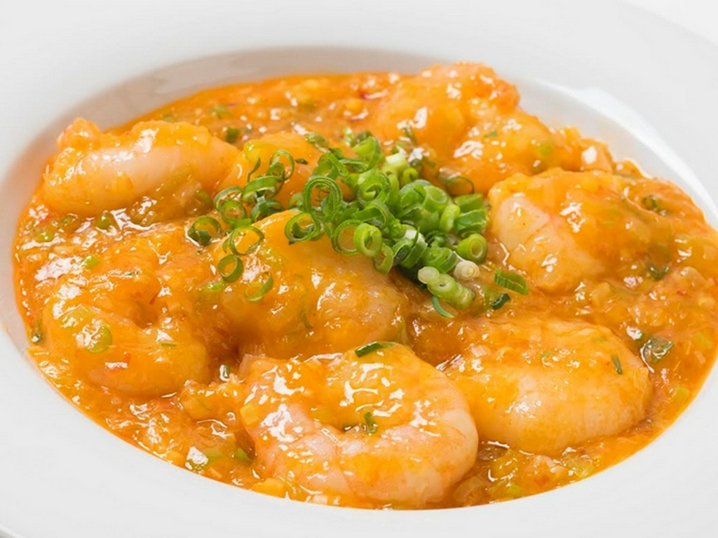 大ぶりのエビチリ