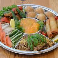 年末・年始のお集まりに　是非　ご賞味下さい

・海老のチリソース
・手作りパリパリ春巻
・牛肉とピーマンの細切り炒め
・国産ヒレ肉の黒酢酢豚
・胡麻ダレ棒々鶏
・ごま団子
