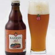ドイツ語で「古い」の意味。赤褐色の色合いで、ホップの上品な香りと軽やかな飲み口が特徴です。クラッシックより苦みやアルコール分が抑えられており、女性やビール初心者におすすめ。