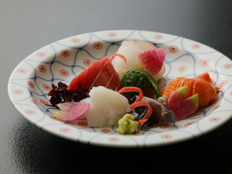 京都を中心に近郊の旬の食材を厳選。香り高い宇治茶も逸品揃い