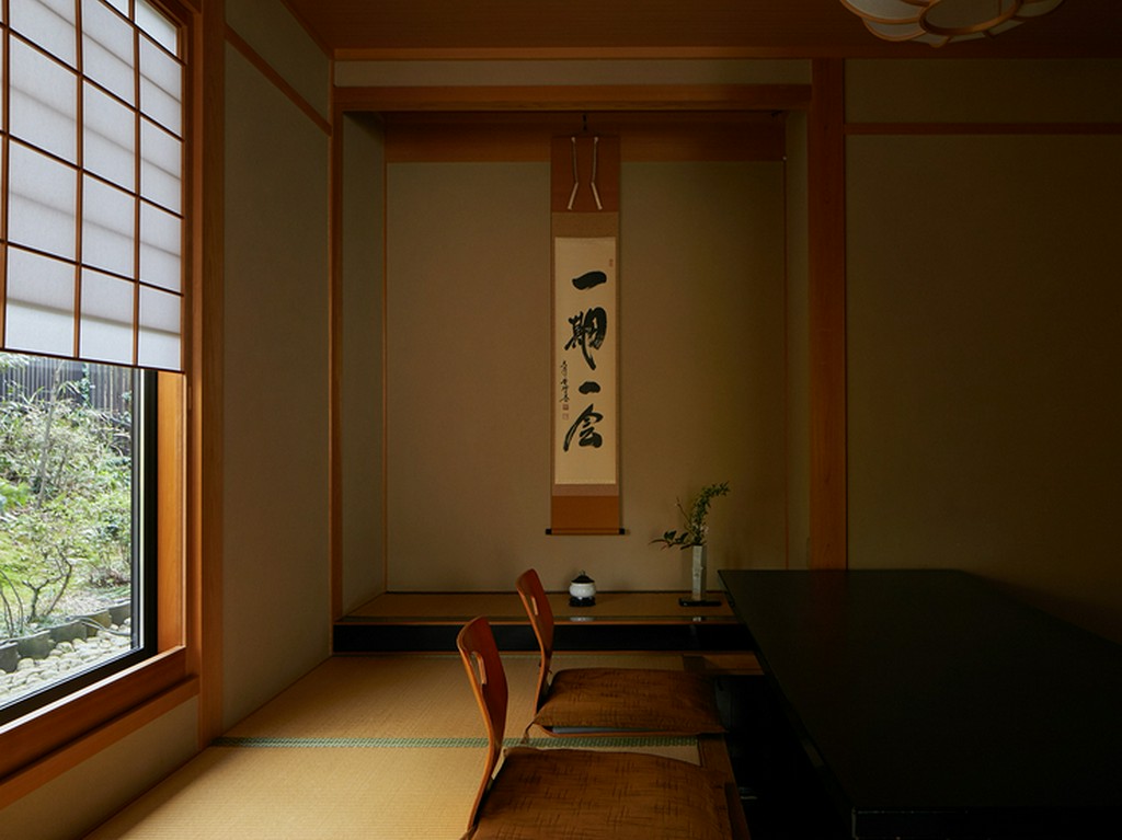 お料理に合う京都の地酒を選りすぐり。お店のPBの冷酒も好評