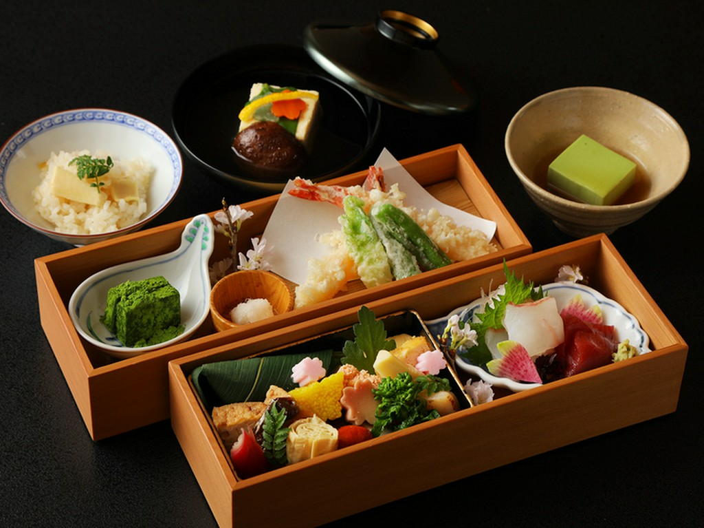 大人のための落ち着きの空間。お昼には「京弁当」がおすすめ