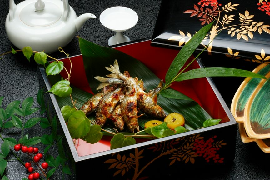 香ばしさと食感が絶品! 琵琶湖産の天然もの『アユの塩焼き』