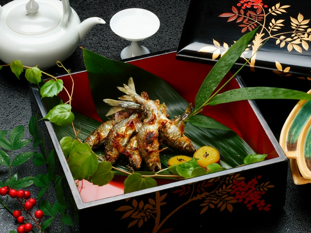 香ばしさと食感が絶品! 琵琶湖産の天然もの『アユの塩焼き』