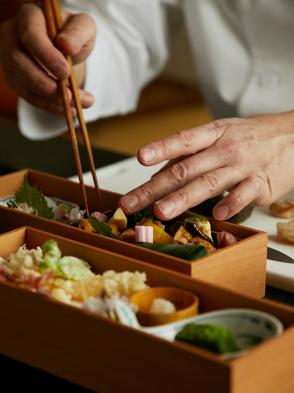 かしこまらずに楽しめる京料理を、宇治の四季の風情とともに