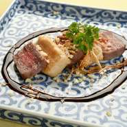 サーロインはカブリの部分を外してロース芯のみステーキ。※時節により内容が変わります。