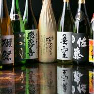 日本酒は四季折々の旬で美味しい日本酒を多数ラインナップ。厳選焼酎は、限定品があったりボトルキープもできるので、たくさん飲みたい方にはおすすめです。寛げる雰囲気の中、美味しい旬の料理でお酒も進みます。