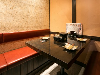 個室でプライベートが確保できるので、接待やデートにもピッタリ