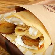 バナナをバターとキャラメルで焼きました。香ばしさとほんのり大人な苦みもある、オススメメニューです。