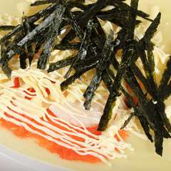 たっぷり入ったお食事系3品が相性抜群。お子様や男性も悦ぶ大人気の絶品クレープ『明太子と餅チーズのり』