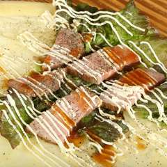 お肉と野菜が両方入ったガッツリ系で、お手軽ランチにもピッタリな逸品クレープ『ローストビーフと野菜』