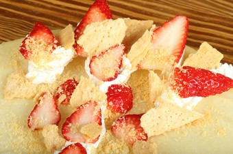 静岡で長く愛されているイチゴ・あきひめを使った『イチゴミルフィーユ（イチゴ・生クリーム・パイ生地）』