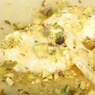 チーズ好きな方におすすめのメニュー。ハチミつとの相性やピスタチオの食感が愉しめます。