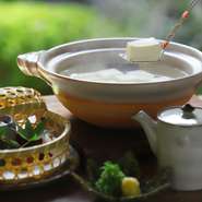 南禅寺名物の湯豆腐と京料理を堪能。