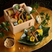 天婦羅には野菜だけを使っています。万願寺とうがらしや賀茂なすなど、京野菜はもちろん、旬によって日本各地の味覚も買い付け。薬味には九条ネギを使い、京都の味を楽しんでいただけます。