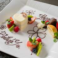 記念日やプロポーズなど、さまざまなシーンで利用できる「21CLUB」。華やぎのテーブルをより楽しく、おいしく演出するサプライズにもいろいろ対応してくれます。