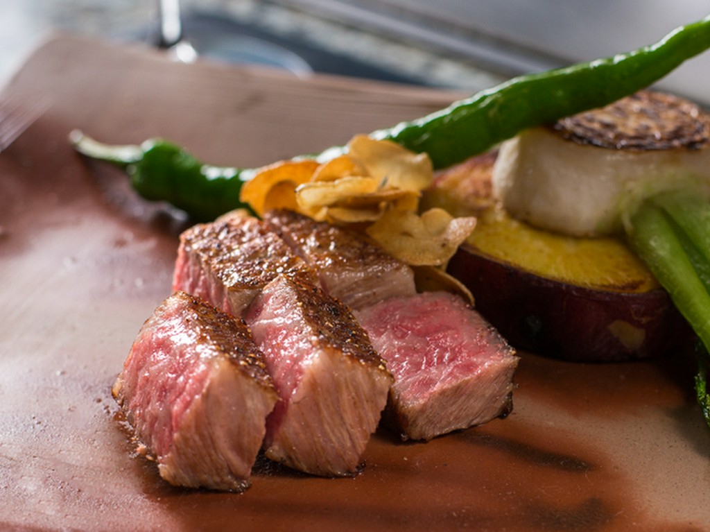 シェフこだわりの霜降り和牛を全国から選りすぐり