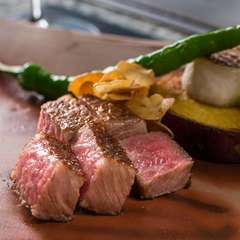 シェフこだわりの霜降り和牛を全国から選りすぐり