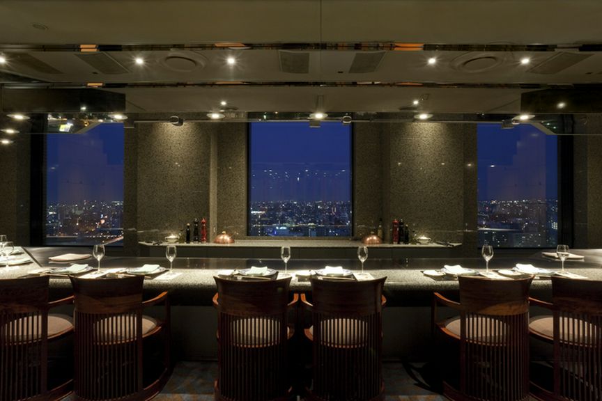 「日本新三大夜景」に選ばれたまばゆい夜景も楽しめます