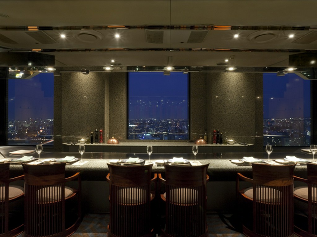 「日本新三大夜景」に選ばれたまばゆい夜景も楽しめます