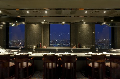 「日本新三大夜景」に選ばれたまばゆい夜景も楽しめます