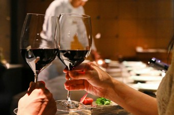 21CLUB特選A-5黒毛和牛サーロインステーキと季節を楽しむ野菜の鉄板焼きコース。