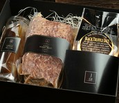 21CLUBの人気商品の一つ「黒毛和牛ローストビーフ」をご自宅でお楽しみいただけます。

〔400g〕3～４名様向け
注文受付期限：10日前まで
最低注文個数：１個以上

＜税込＞※写真はイメージです。