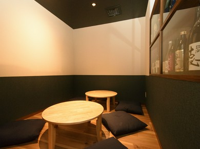 靴を脱いで上がる空間でくつろげるアットホームな空間