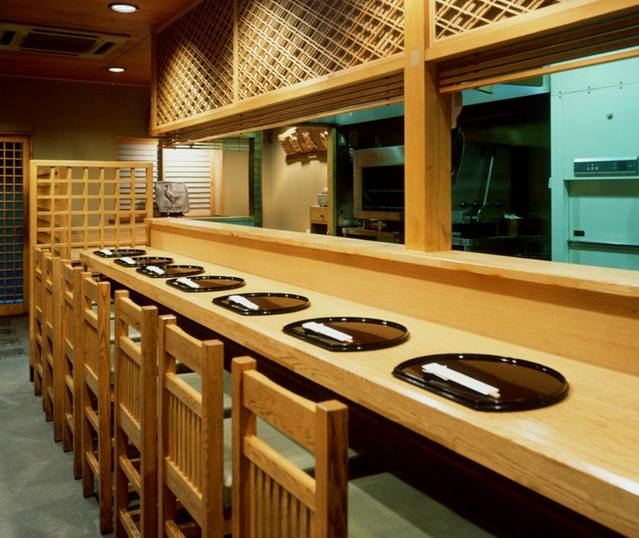 カウンターで名店の味を気軽に堪能