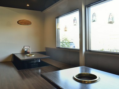 接待や家族での団欒に。掘りごたつスタイルのくつろげる個室
