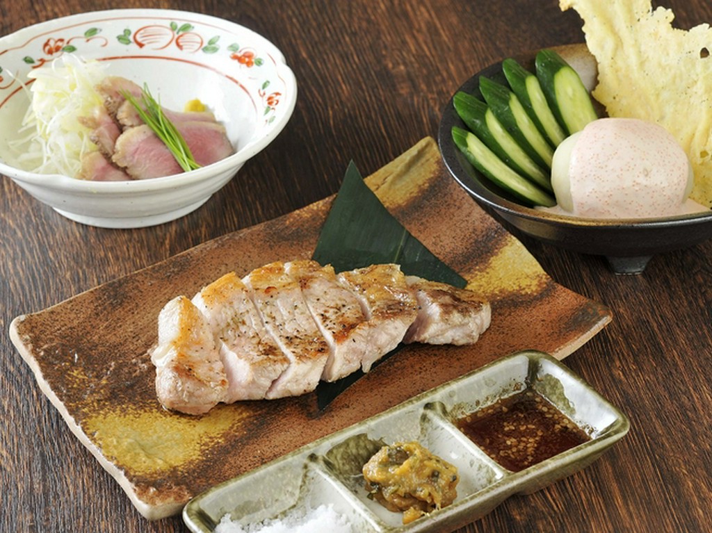 子連れのファミリーでも笑顔で迎えてくれる、賑やかな食事向き