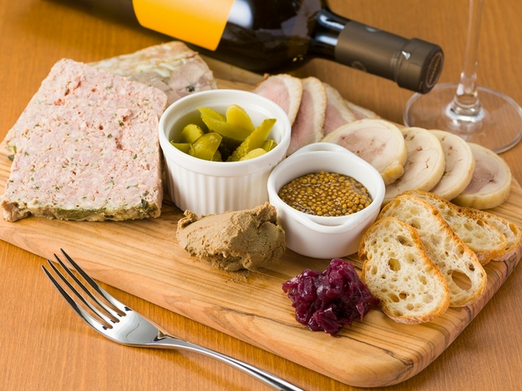 豚肉の加工品を一皿に『自家製シャルキュトリの5種盛り合わせ』