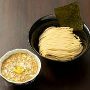 【活龍】の『つけめん』は茨城県でよく食べられているつけ麺です。麺づくりへのこだわりも強く、国産小麦を100％使用し、一番美味しい状態になるようにオリジナルの配合をしています。