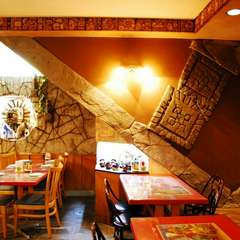 ドアを開けたら陽気なメキシコの世界。賑やかに楽しい時間を